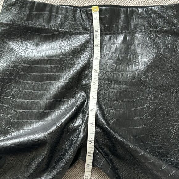 Max Studio Black Faux Leather Croc Embossed Print Skinny Pants Women’s Size M - Picture 10 of 13